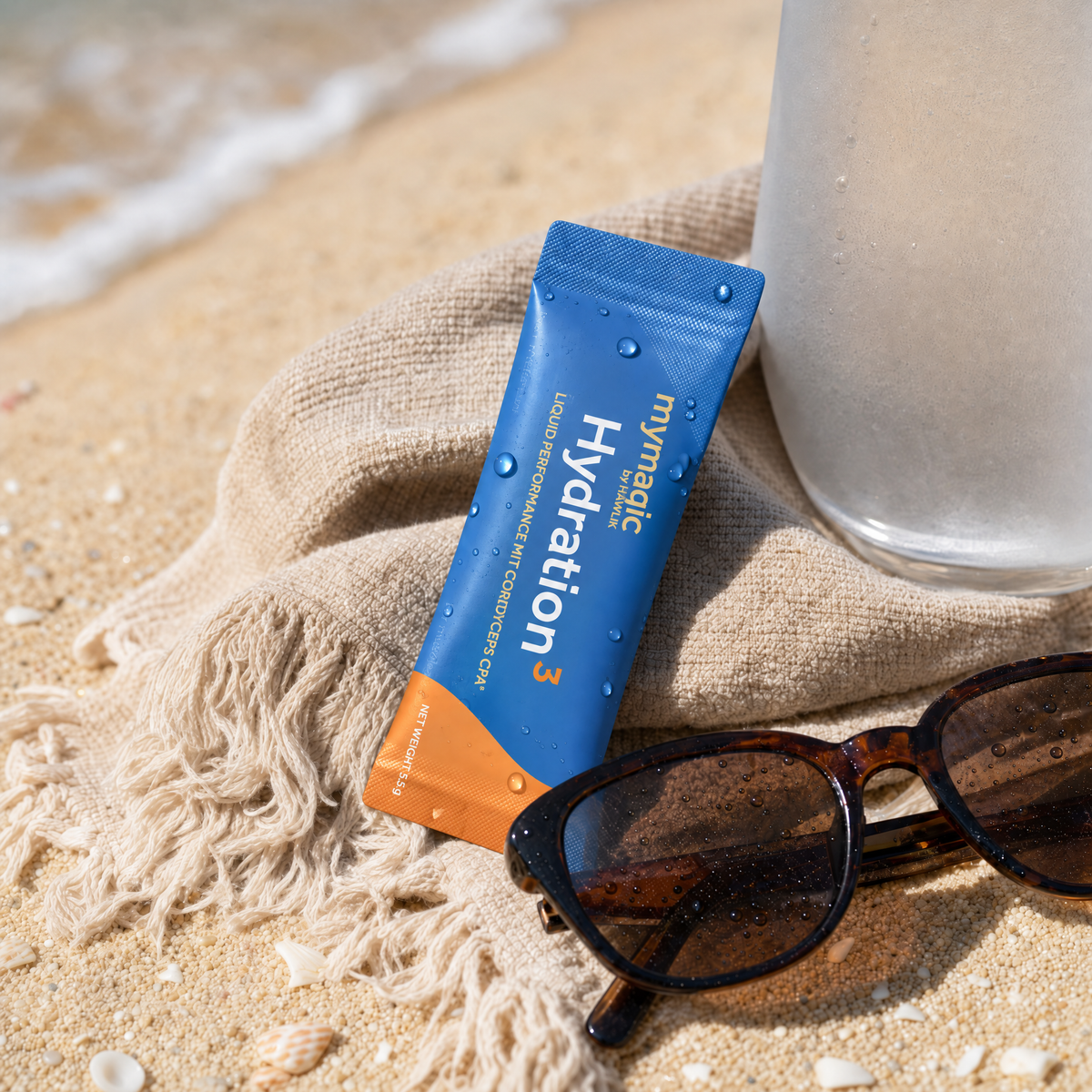 mymagic Hydration3 Stick mit Sonnenbrille am Strand