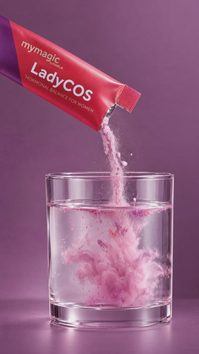 mymagic LadyCOS Ein Stick wird in ein Glas eingerührt